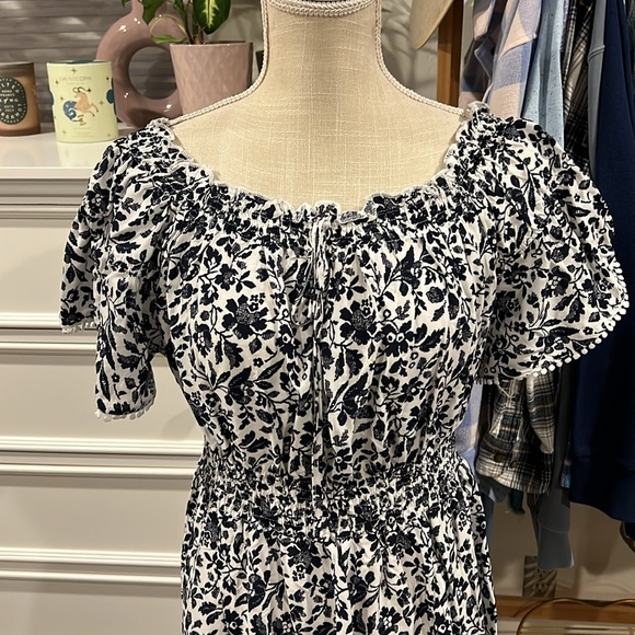 Kindred | Navy and White Floral Maxi Dress size Petite Large - Picture 2 of 13